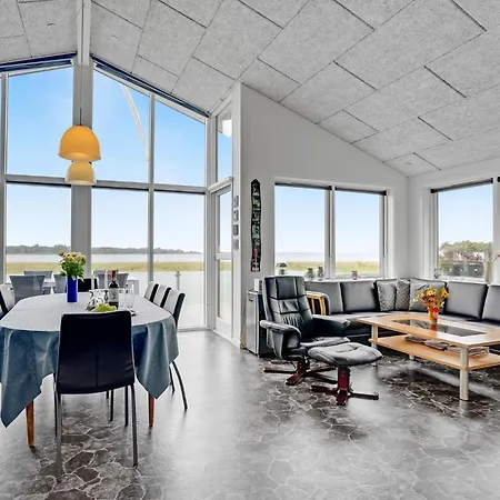 Three-bedroom In Casa vacanze