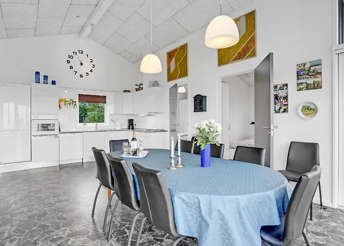 Three-bedroom In Skals
